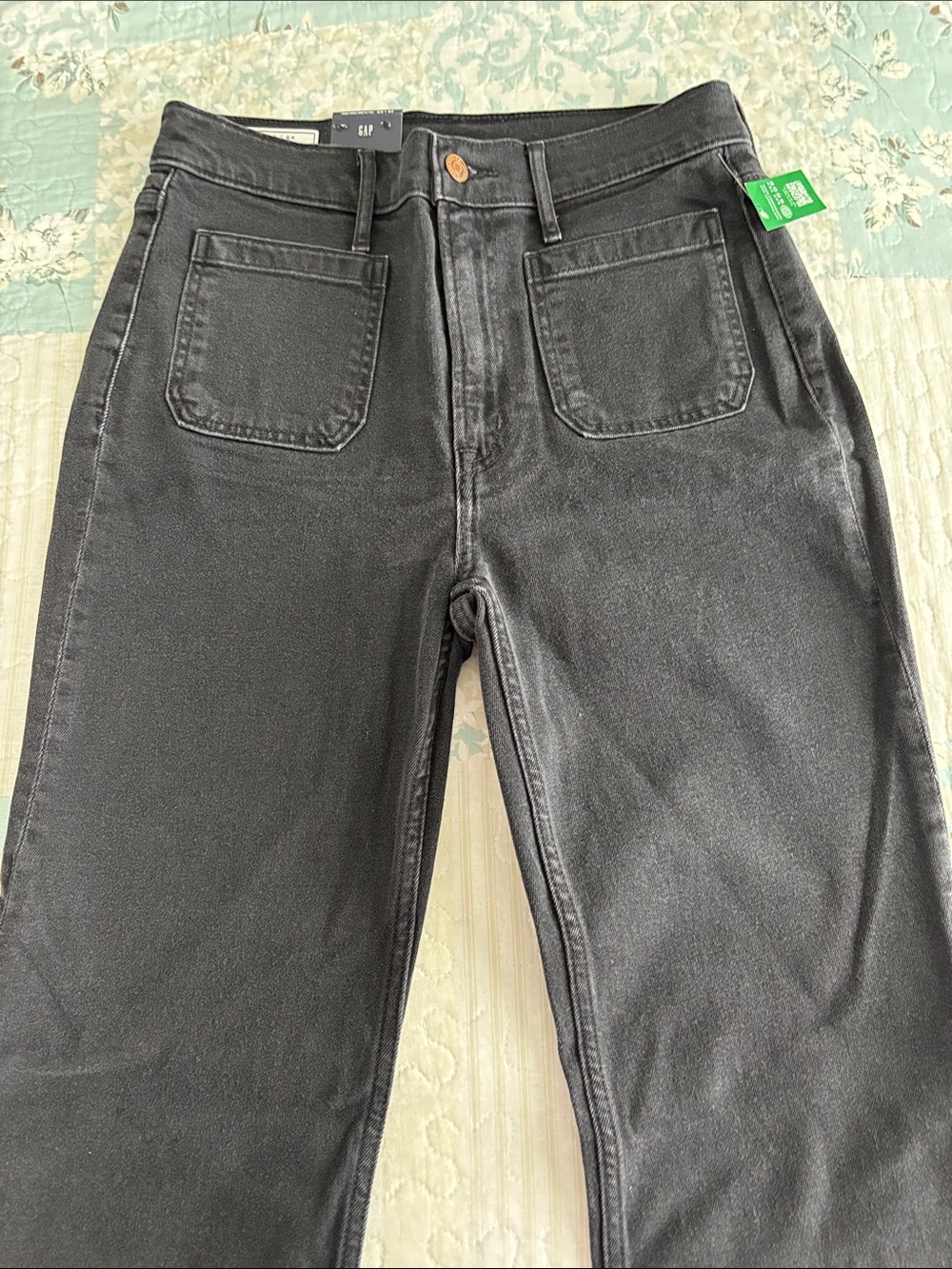 NWT GAP FLARE JEANS in Black Size 28/6R